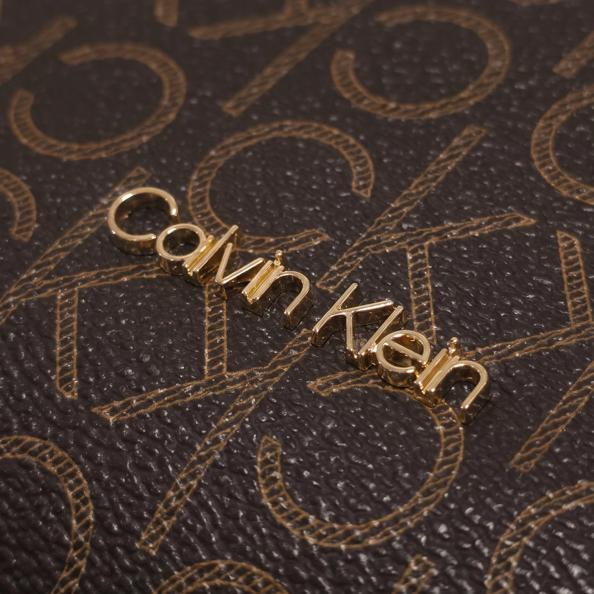 Calvin Klein Satchel Monograma CK