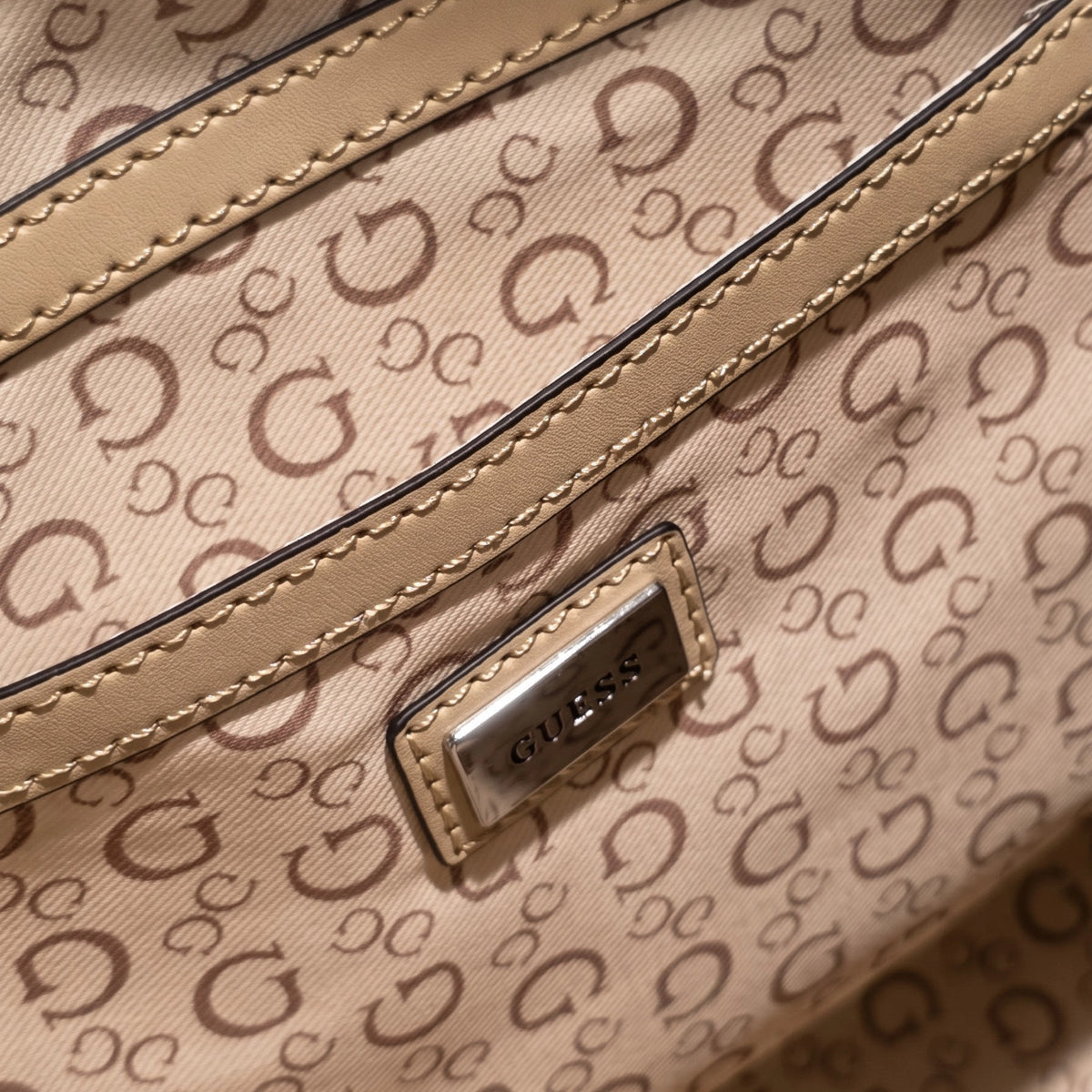 Bolso Tote Guess Keeley + monedero desmontable