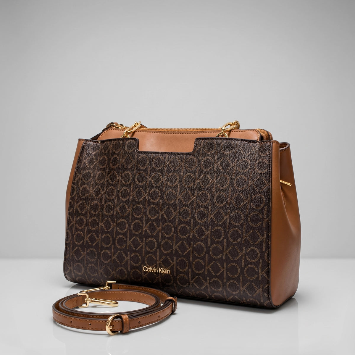Calvin Klein Satchel Monograma CK